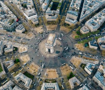 Center vs Middle: What’s the difference and how do you use them?