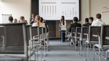 using conclusion transition words to end a business presentation