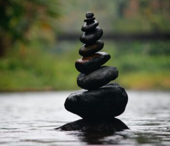 English idioms about relaxing, chilling, and becoming calm (with definitions and examples)