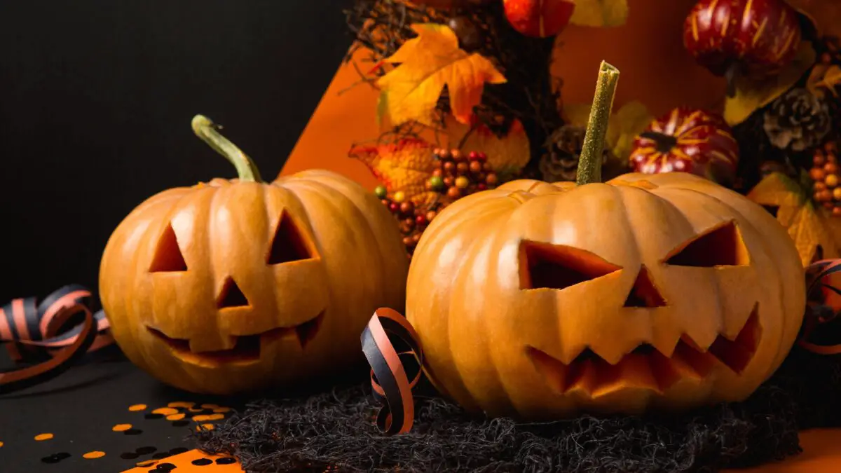 Halloween idioms - two scary carved pumpkins