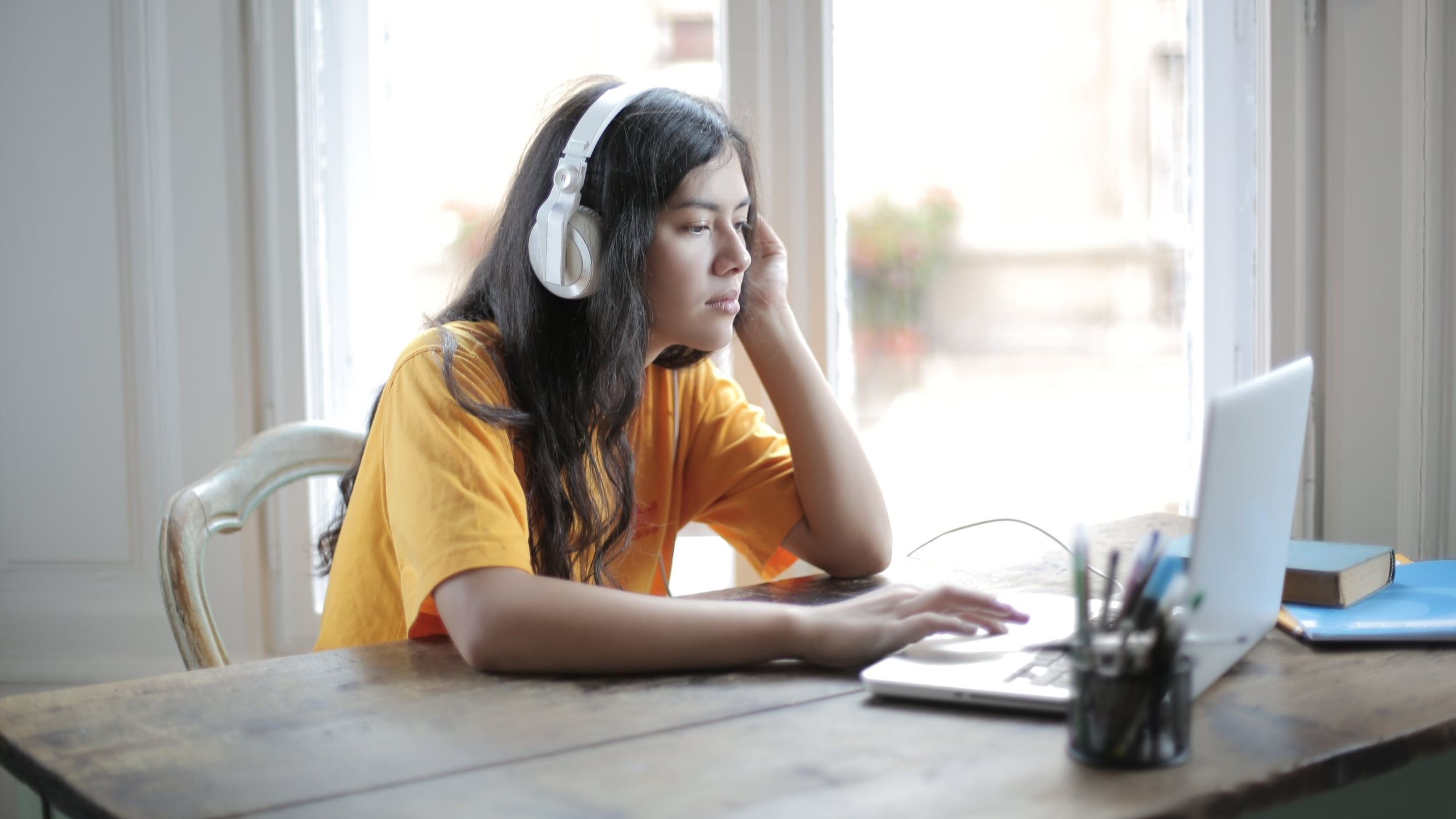 How to learn English by listening to audio, podcasts & more